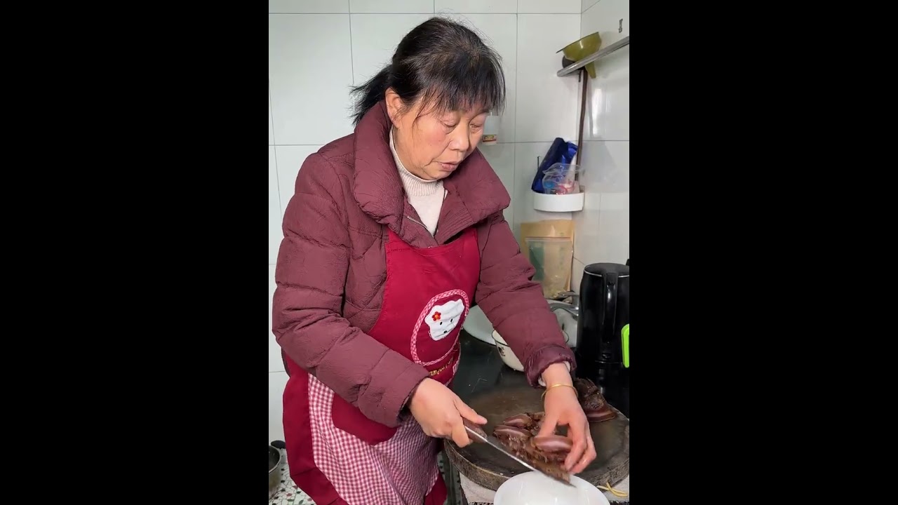 Chinese Home Cooking - Quick & Easy: Stuffed Tofu Skins & Winter Bamboo Shoots Stir-fry