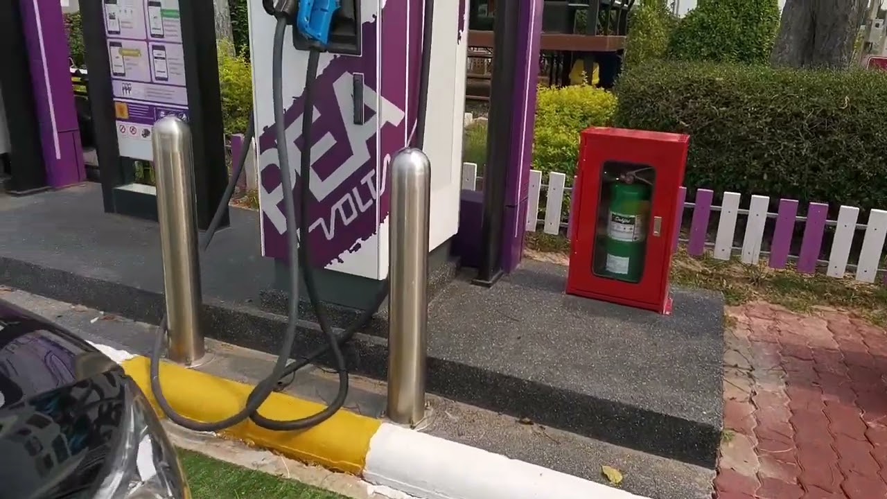 ชาร์จรถไฟฟ้าแล้วนั่งรอในรถได้ MG EP