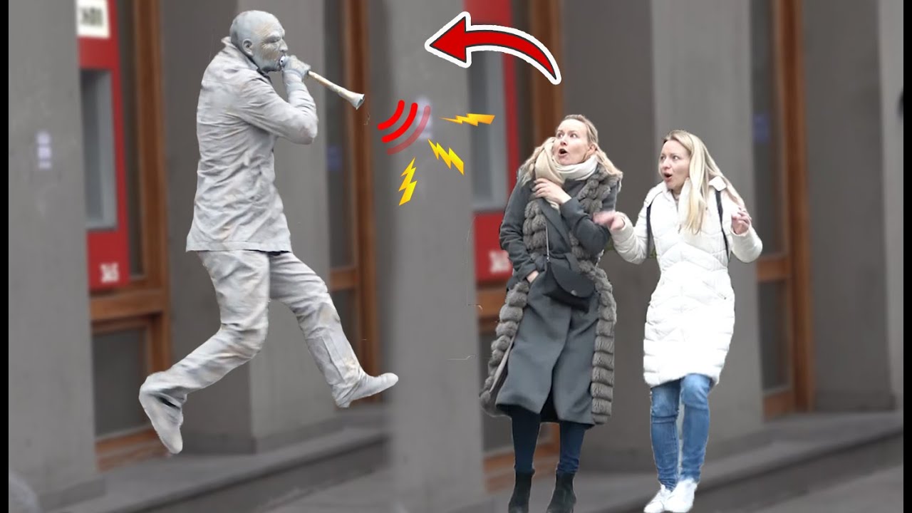 HUMAN STATUE  WITH LOUD HORN  PRANK - Amazing Living Human Statue