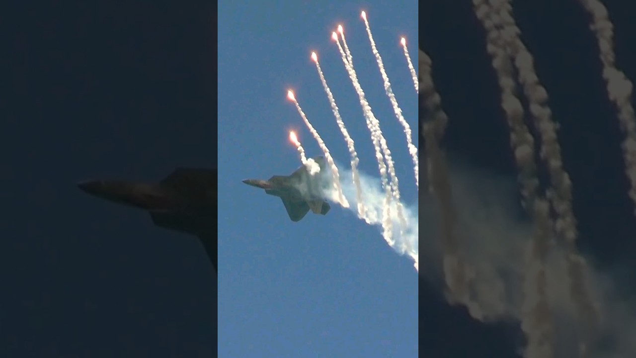 F-22 Raptor dumping flares over Cleveland Airshow. #f22 #flare #shorts