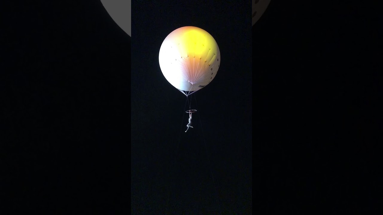 Spectacular Aerial Show on a Helium Balloon in Dubai