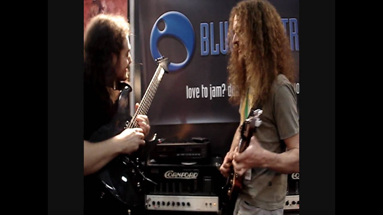 Guthrie Govan & Alex Hutchings  Improvised jam! -
