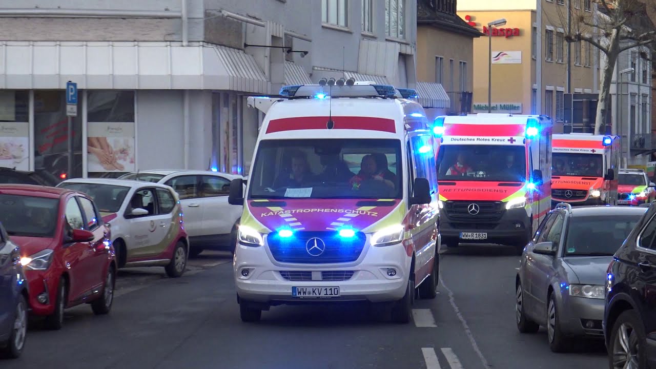 [Feuer Krankenhaus Limburg] Einsatzfahrten Feuerwehr und Rettungsdienst