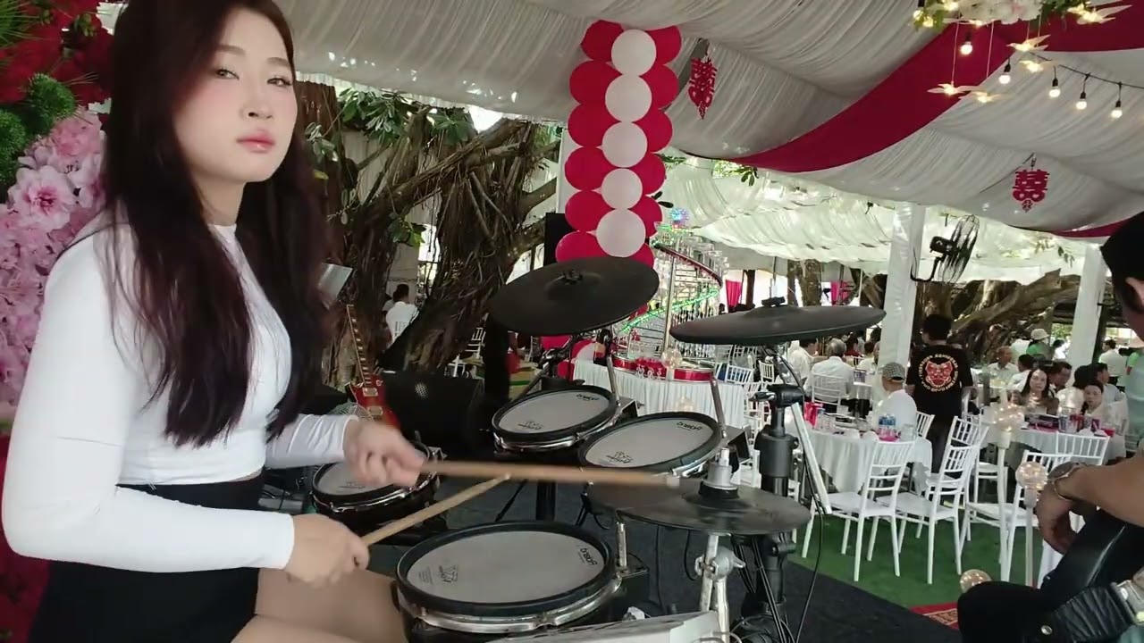 Mùa Xuân Ơi Ta Nghe Mùa Xuân Hát Bên Kia Đồi | Ni Ni Drum