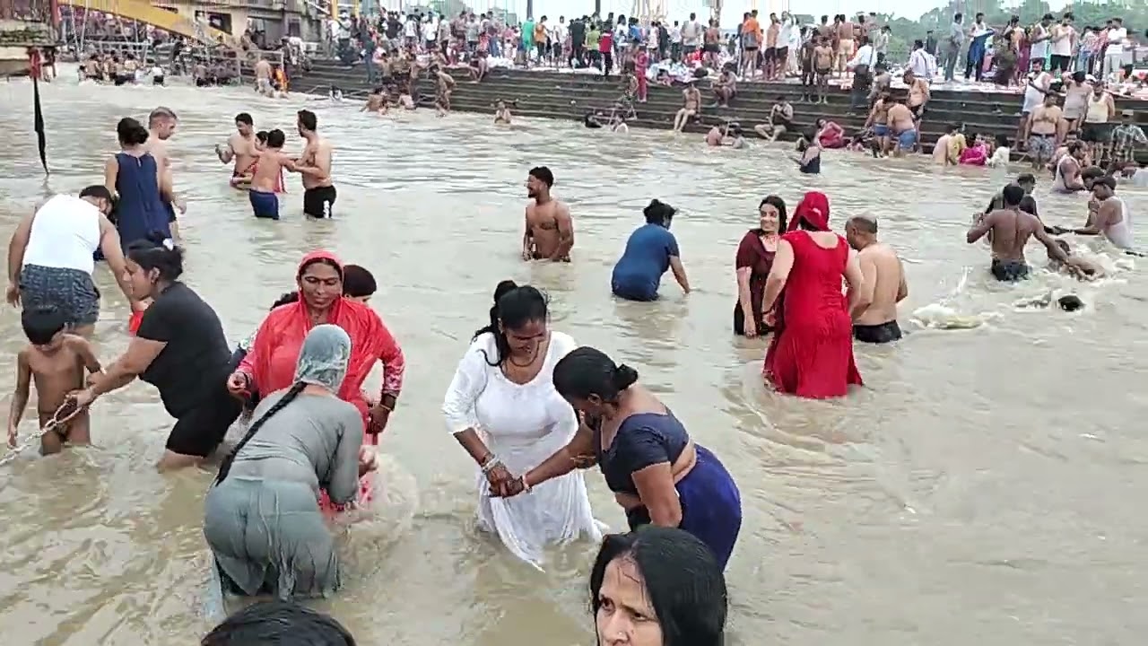 ताई ने किया बहनों के साथ अमावस्या गंगा स्नान हरिद्वार #शिव गंगा हरिद्वार @धनवंती हरियाणवी ताई 🌺💃🪱🐠🔥🗾