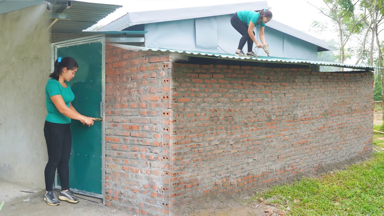 Building a solid warehouse with bricks and cement - Farm building living off grid