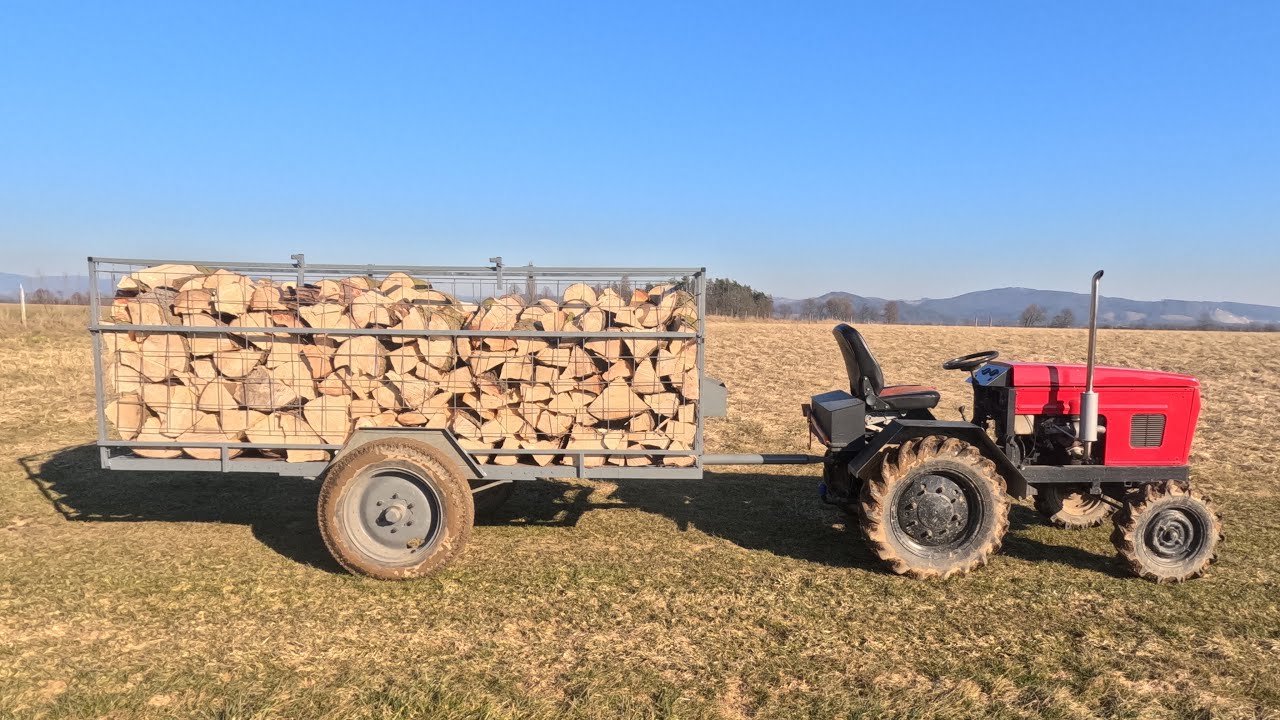 Vlečka za traktor na dřevo