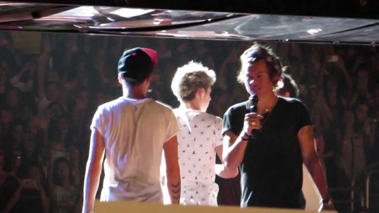 One Direction - One Way Or Another/Teenage Kicks + Play fighting  - Aug 9th Staples Center, LA