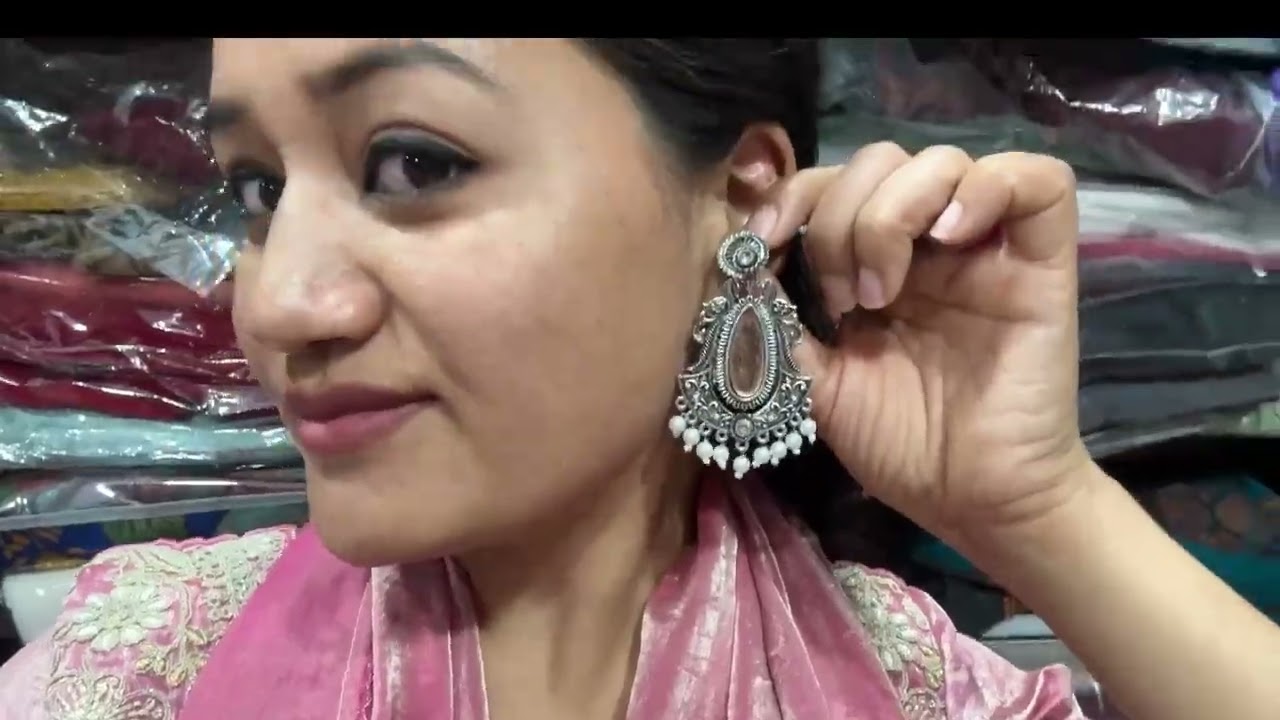 Ladies Ki favourite job hoti hai shopping krna🥰