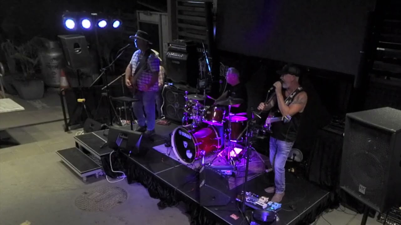 Texas QLD 4385 Lee Kernaghan Cover  Kick Arse Country