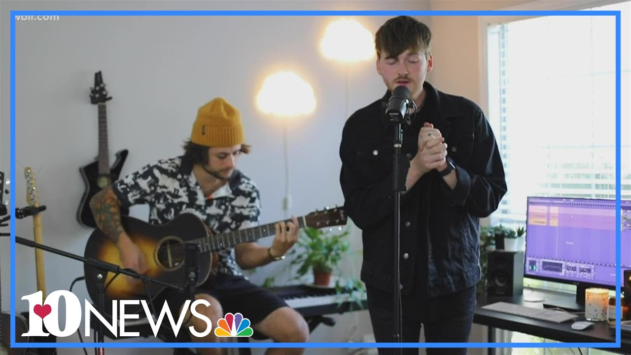 Elijah Cruise performs new song