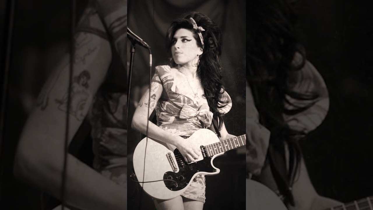 'This is honesty on a piece of paper&hellip;' 📝🎶 #amywinehouse #backtoblack #losinggame #markronson