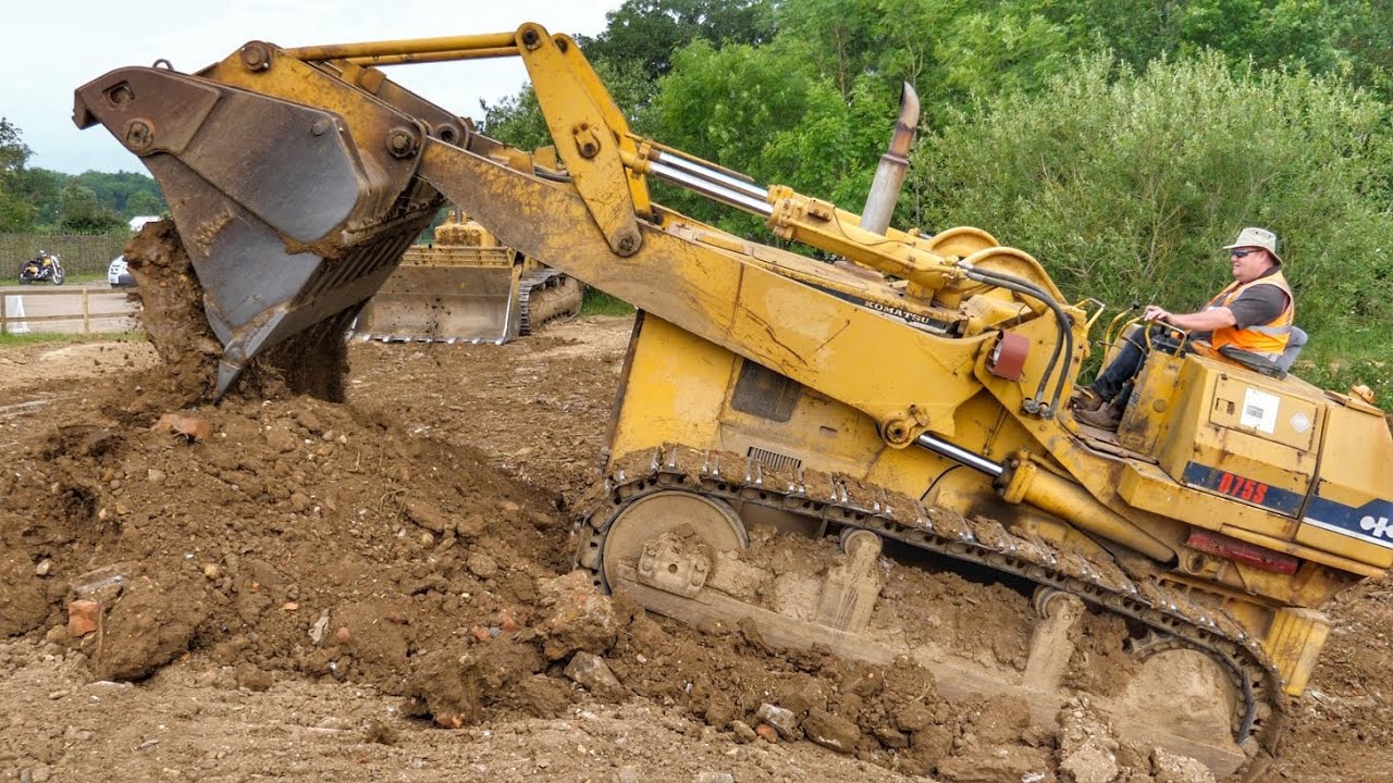 Komatsu D75S Tracked Loader in Action