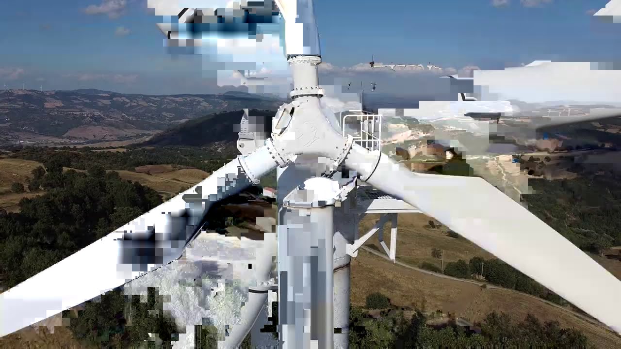 PALE EOLICHE - RIPRESE RAVVICINATE - In volo col Drone