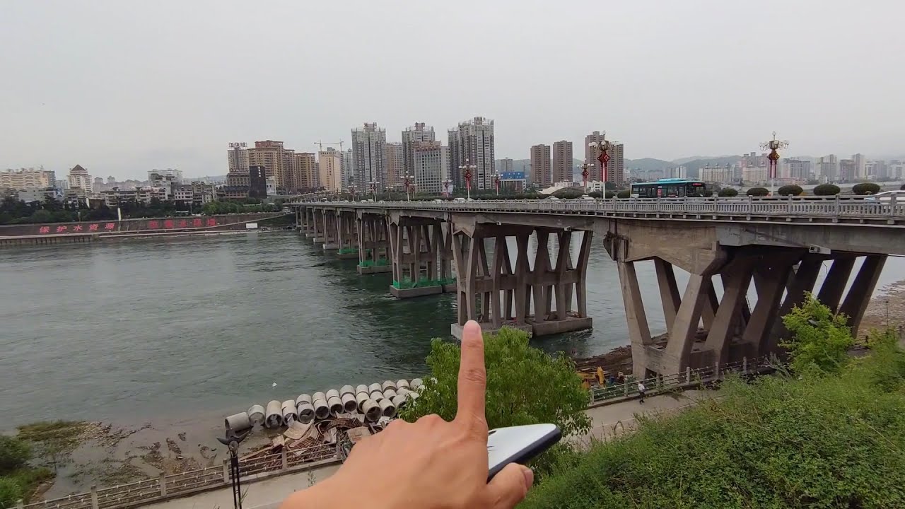 实拍陕西安康市中心，比许多大城市建设都好，不愧是西安后花园？
