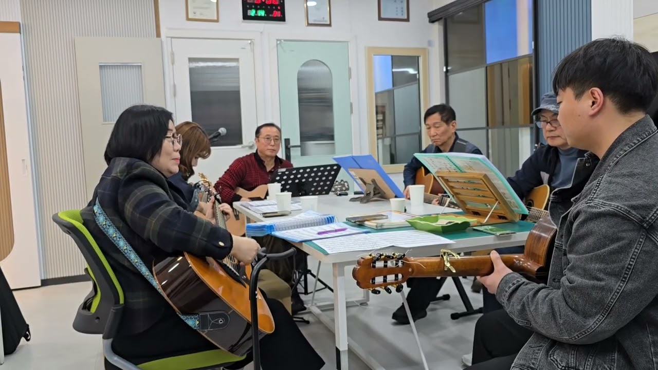 버스킹 단체곡 첫곡 통나무집 연습했어요! 많이 부족하지만 열심히 노력 할게요!