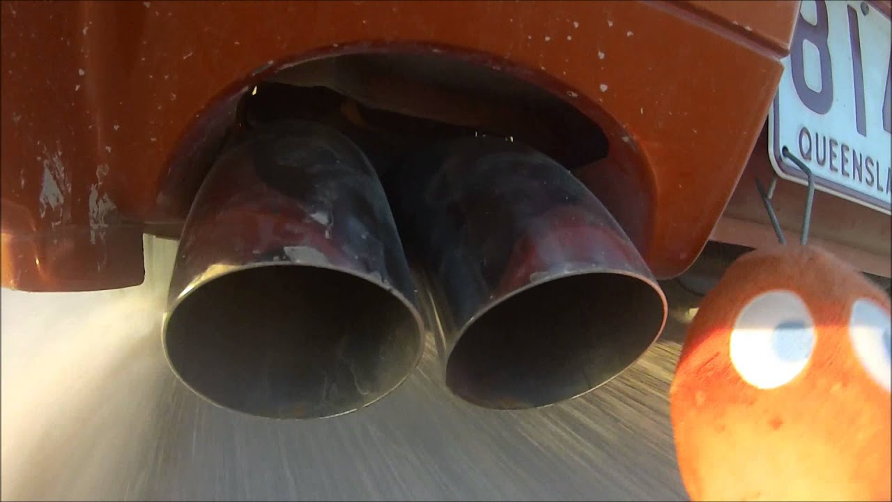 Holden VZ ute Exhaust run