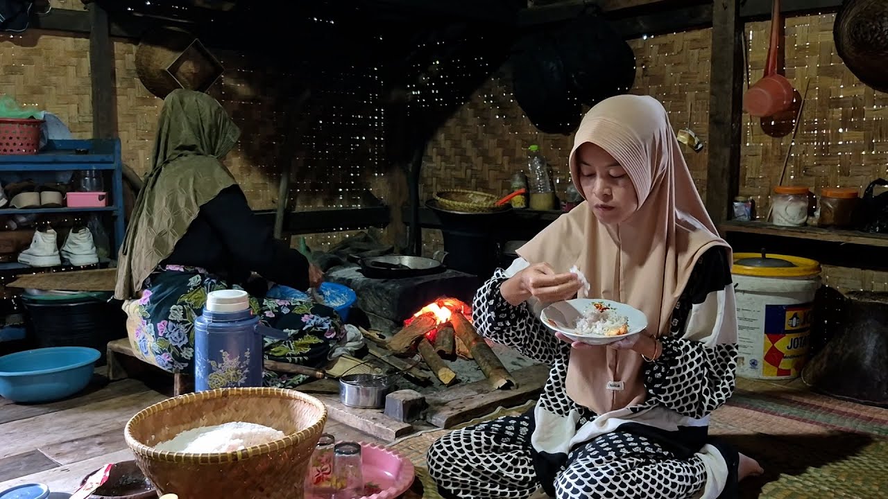 Hidup di desa, menginap di rumah emak di kampung, kebersamaan yang tak akan dilupakan