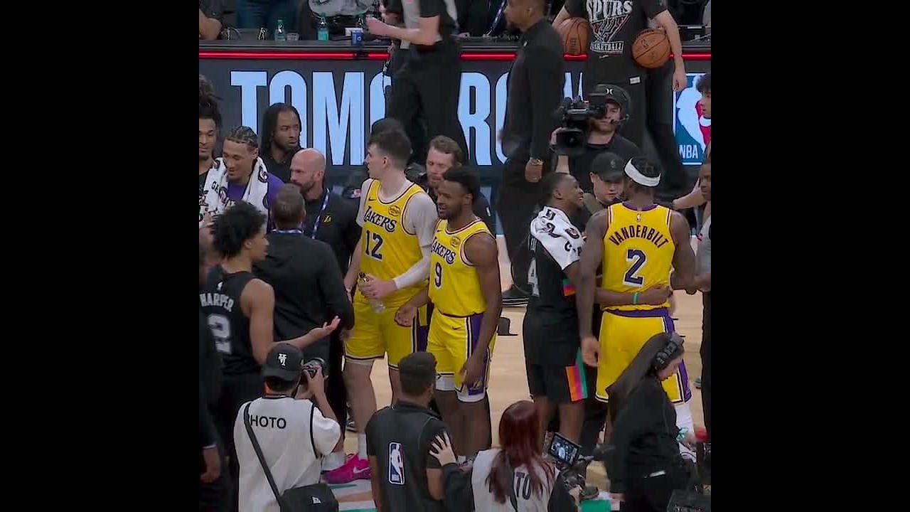 Jarred Vanderbilt had to be separated from the Spurs after the final whistle 👀
