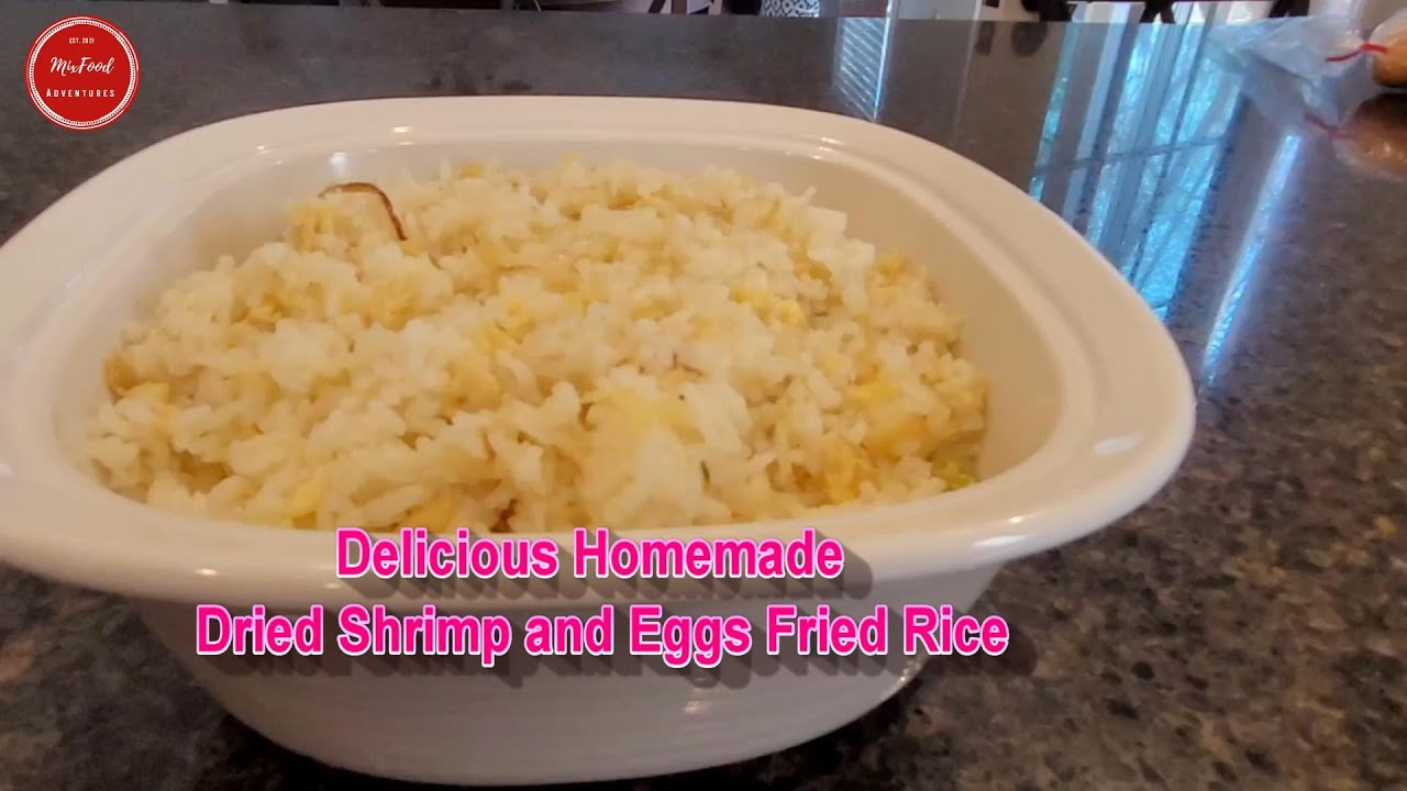 DELICIOUS HOMEMADE DRIED SHRIMP AND EGGS FRIED RICE.  GEBAKKEN RIJST MET DROGE GARNALEN EN EIEREN.