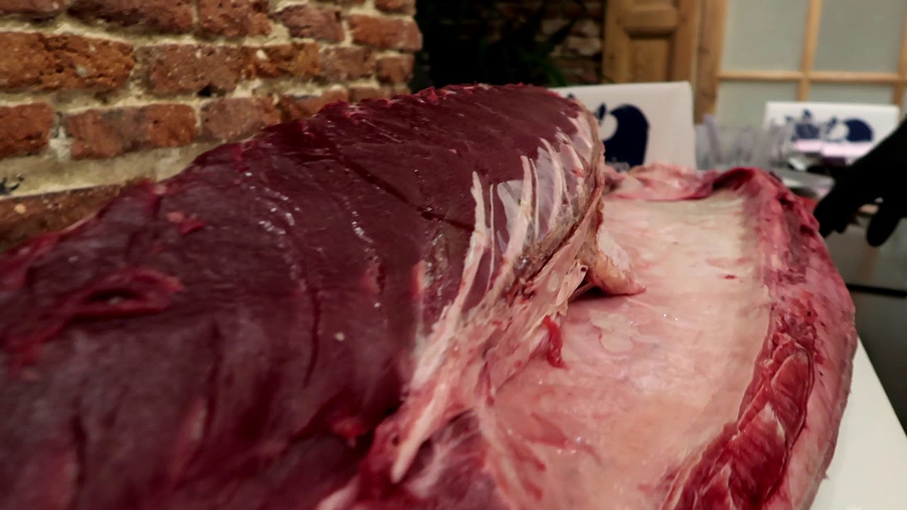 Ronqueo y despiece de atún rojo de almadraba en la Fragua de Sebín (Versión larga)