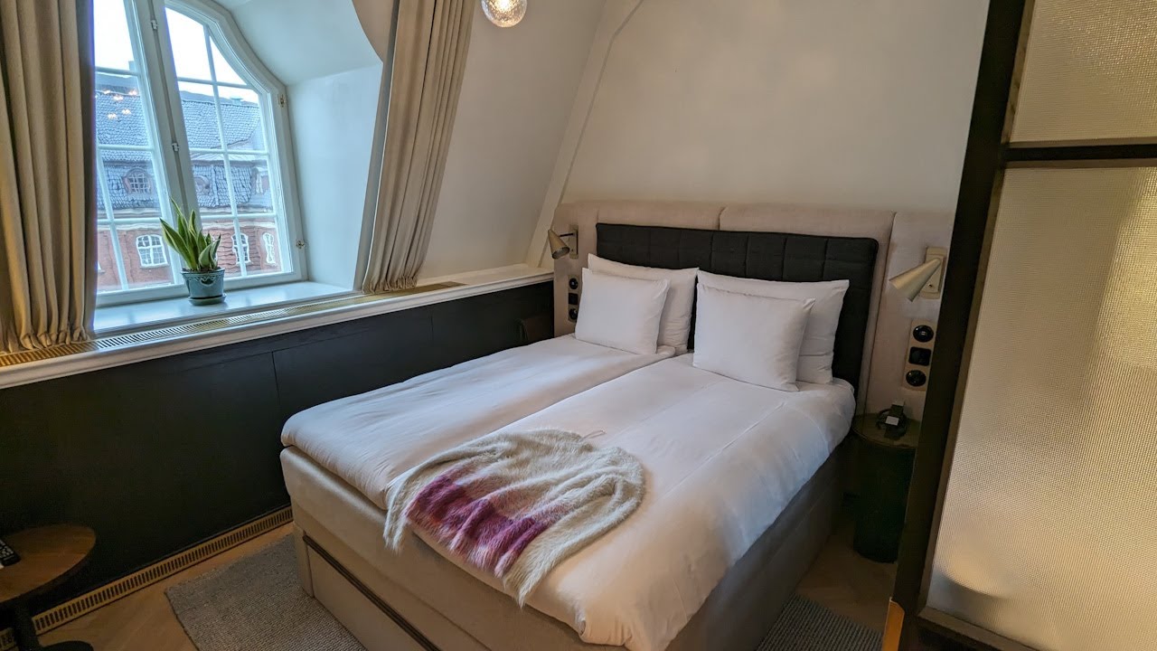 Room Tour: Villa Copenhagen - Queen Bed Standard Room