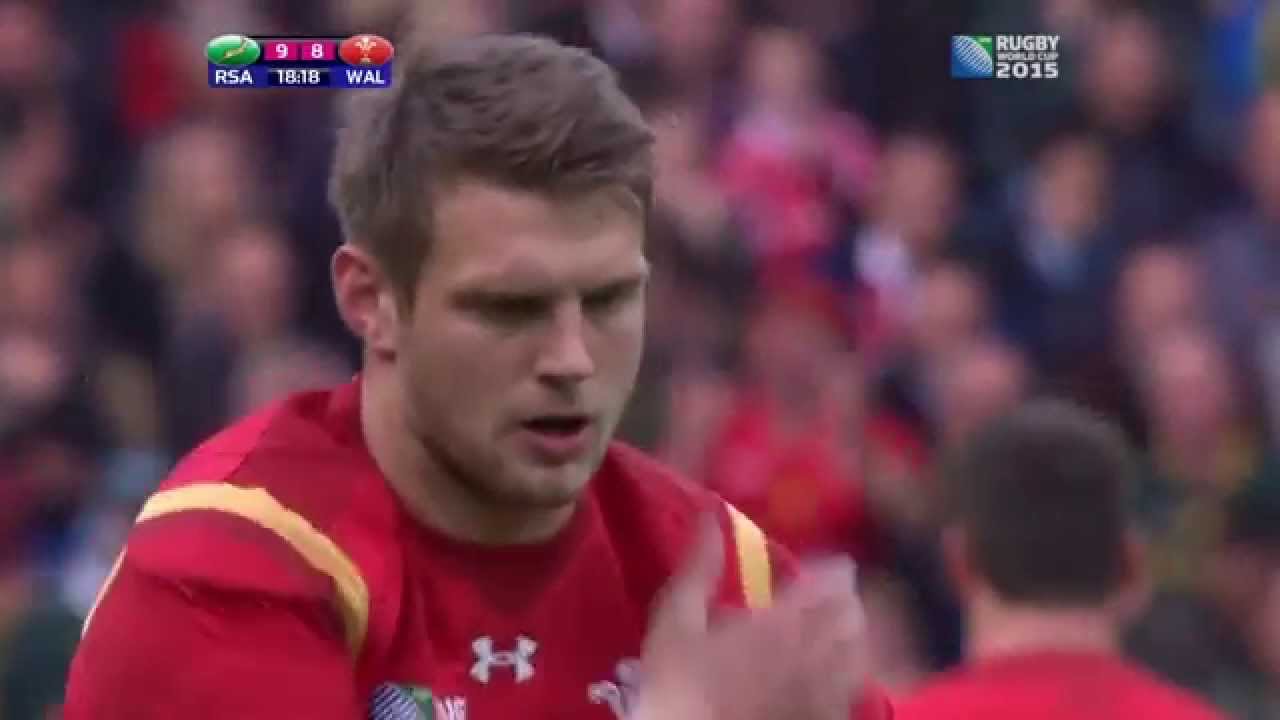 Dan Biggar treats everyone to another kicking dance!