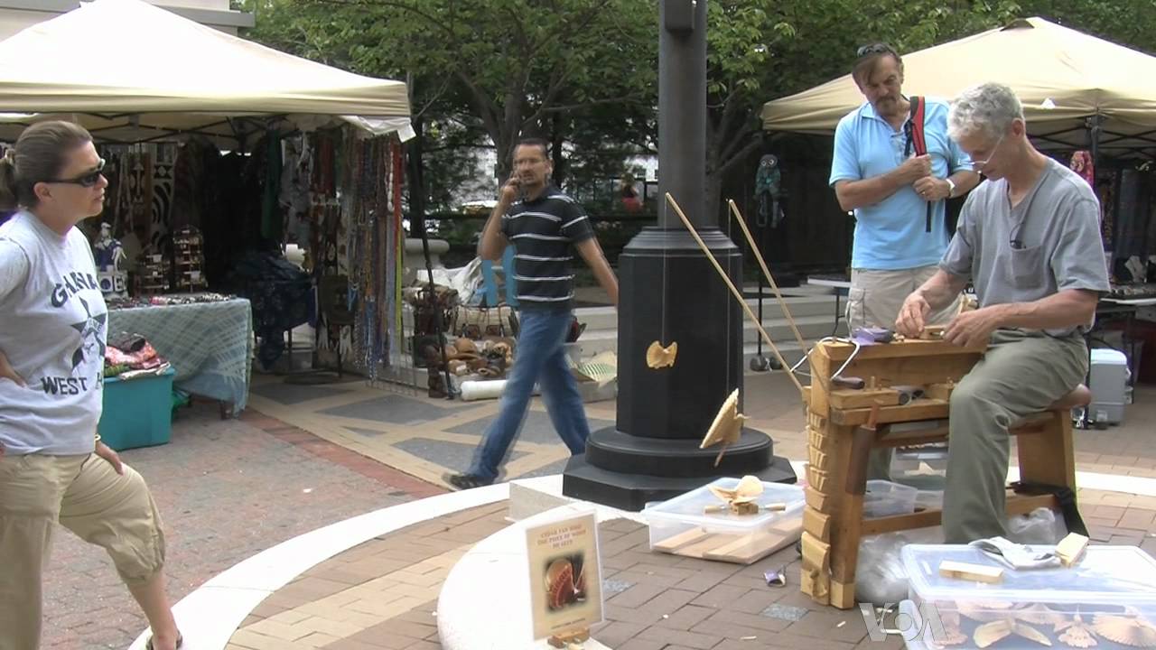 Artist Uses Special Skills to Create Wood 'Fan Birds'