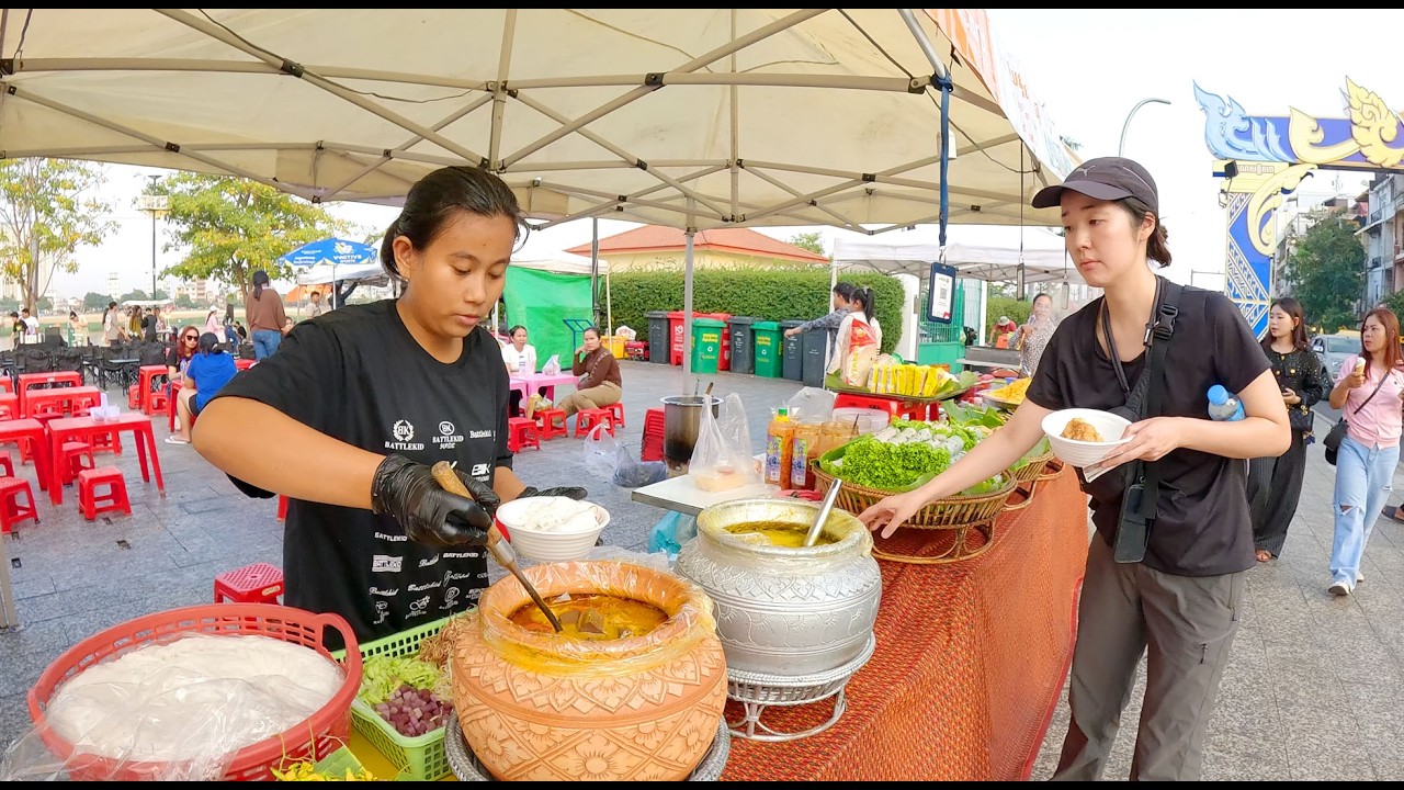 Cambodian Street Food Tour in Phnom Penh - Khmer Noodles, Cake, Crab, Seafood, Fruit, Snack, & More