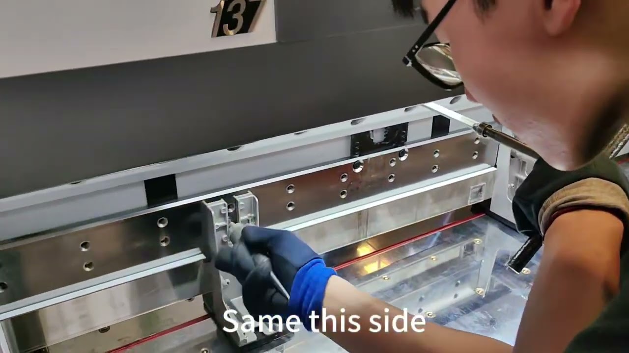 137F paper cutter automatic mode knife change#papercutter #papercutting #guillotine #blade #change