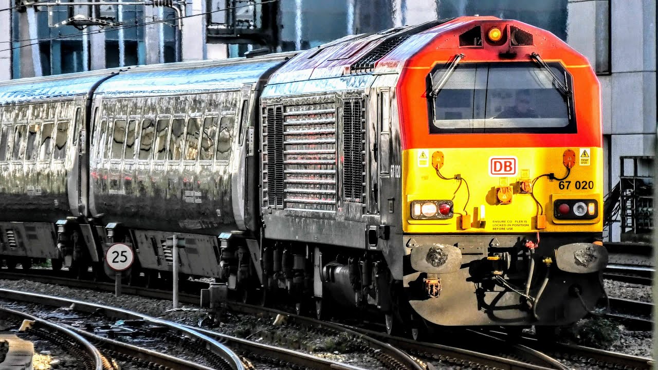 Busy Saturday Afternoon at Cardiff Central - 13/12/2025