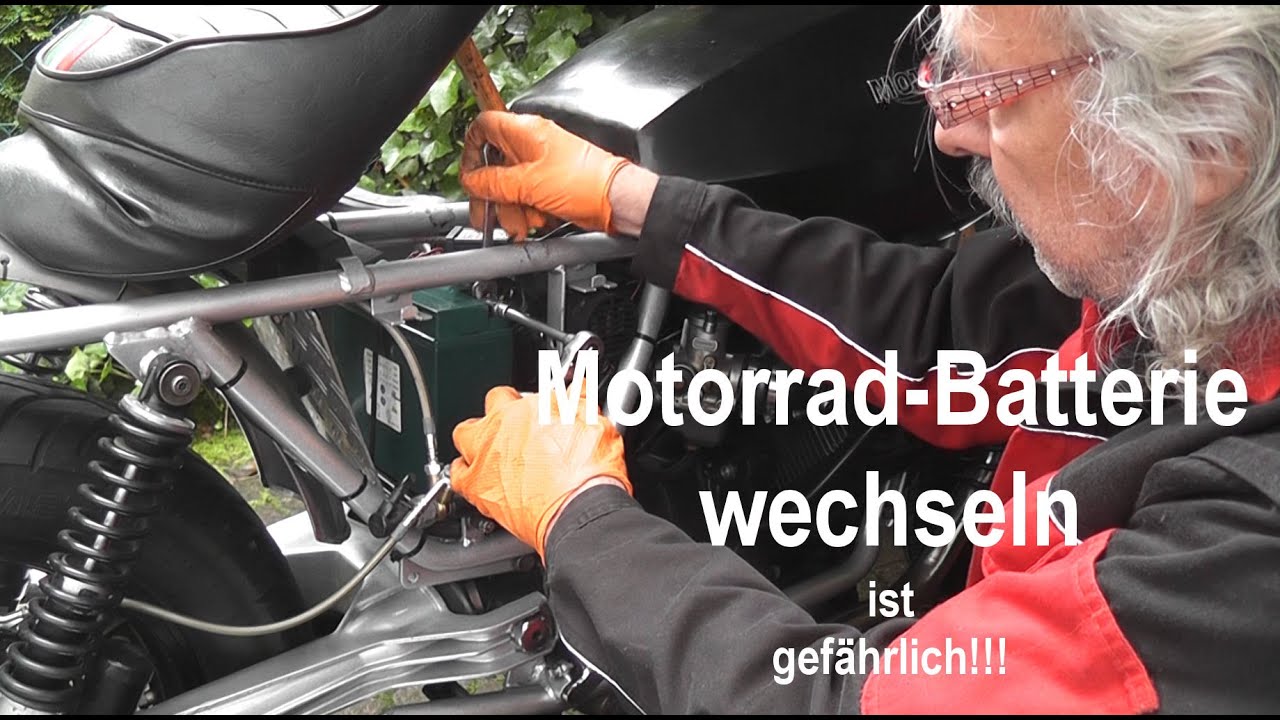 Motorrad- Batterie wechseln (ist gefährlich)