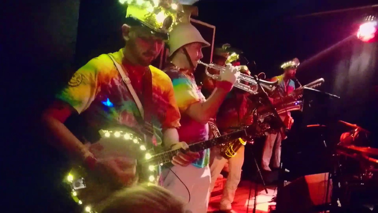 Mr Wilson's Second Liners - Around The World (Daft Punk) Matt & Phreds