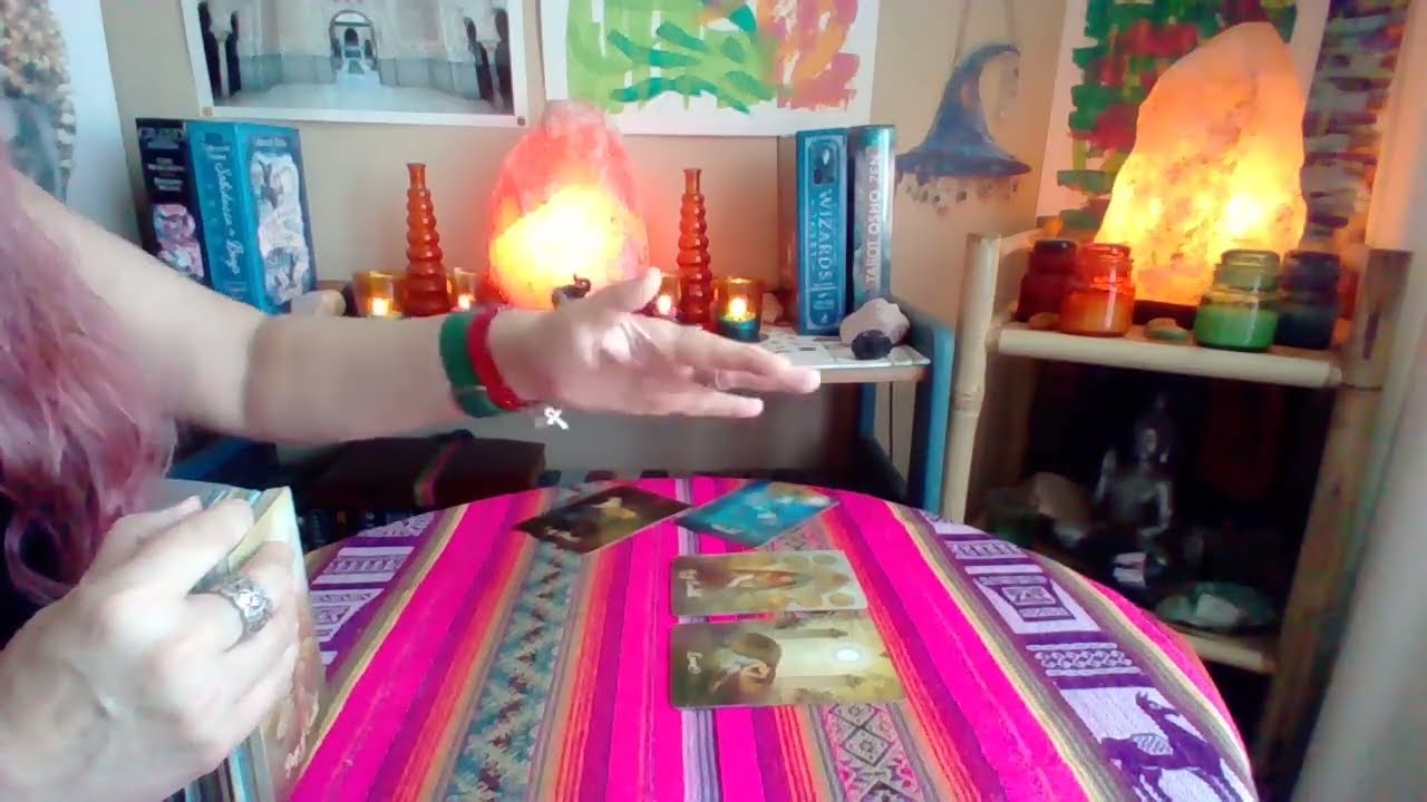 CAPRICORNIO!! 🔮 Alguien pasará de cazador a cazado, le encantarás!! Hacen negocios juntos!!