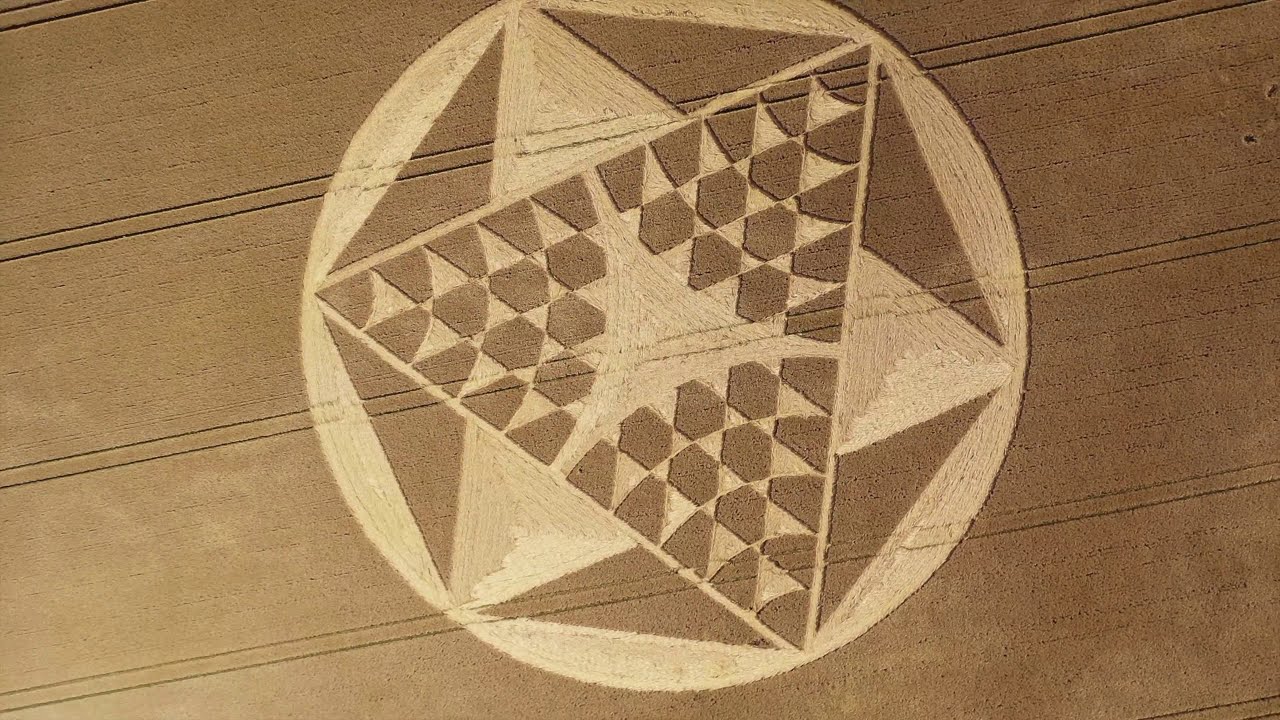 Crop Circle The Street, Barton Stacey Hampshire