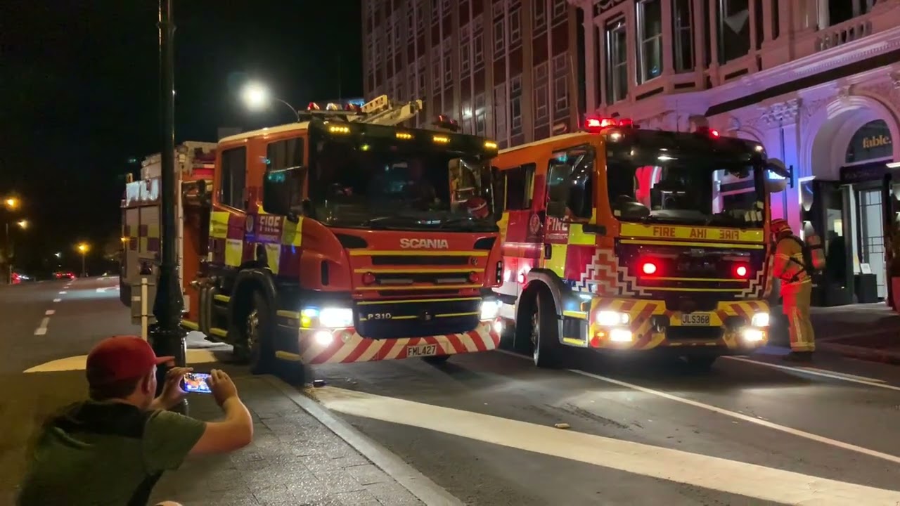 Dunedin Fire appliances responding to a alarm activation in Dunedin Central