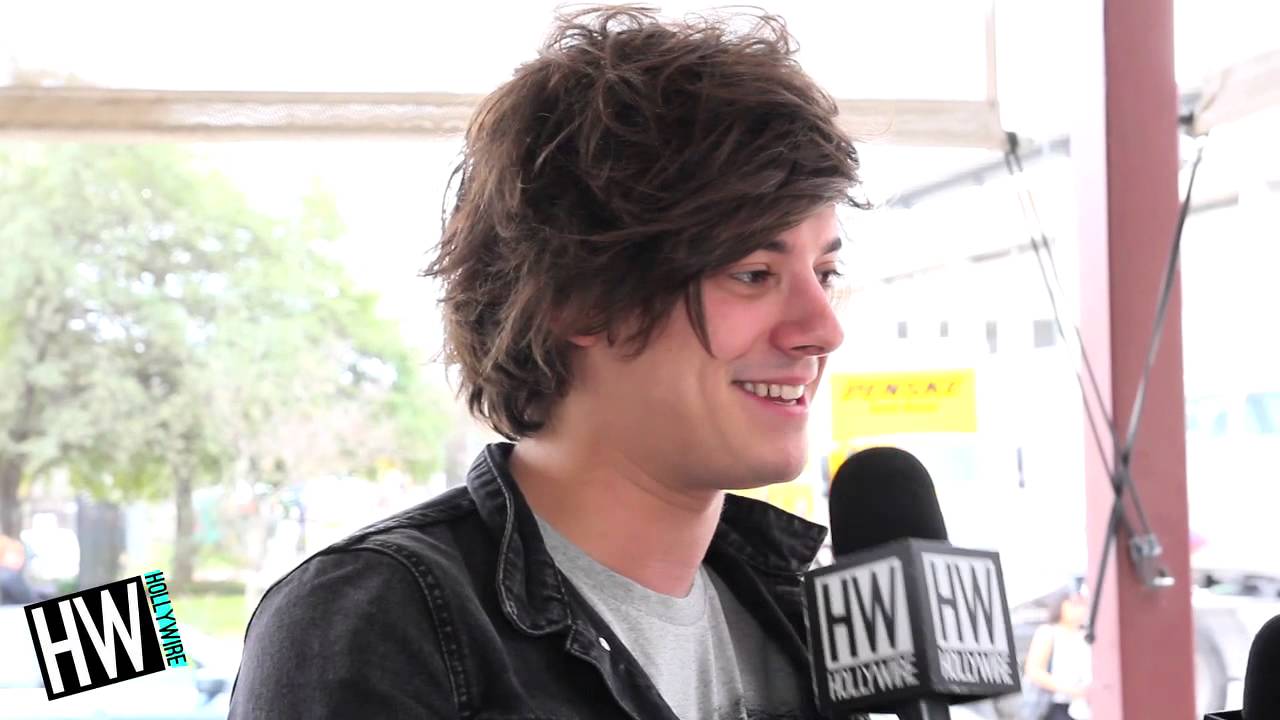 London Grammar Reveal Celebrity Crushes & More! (FUNNY HOT SEAT)