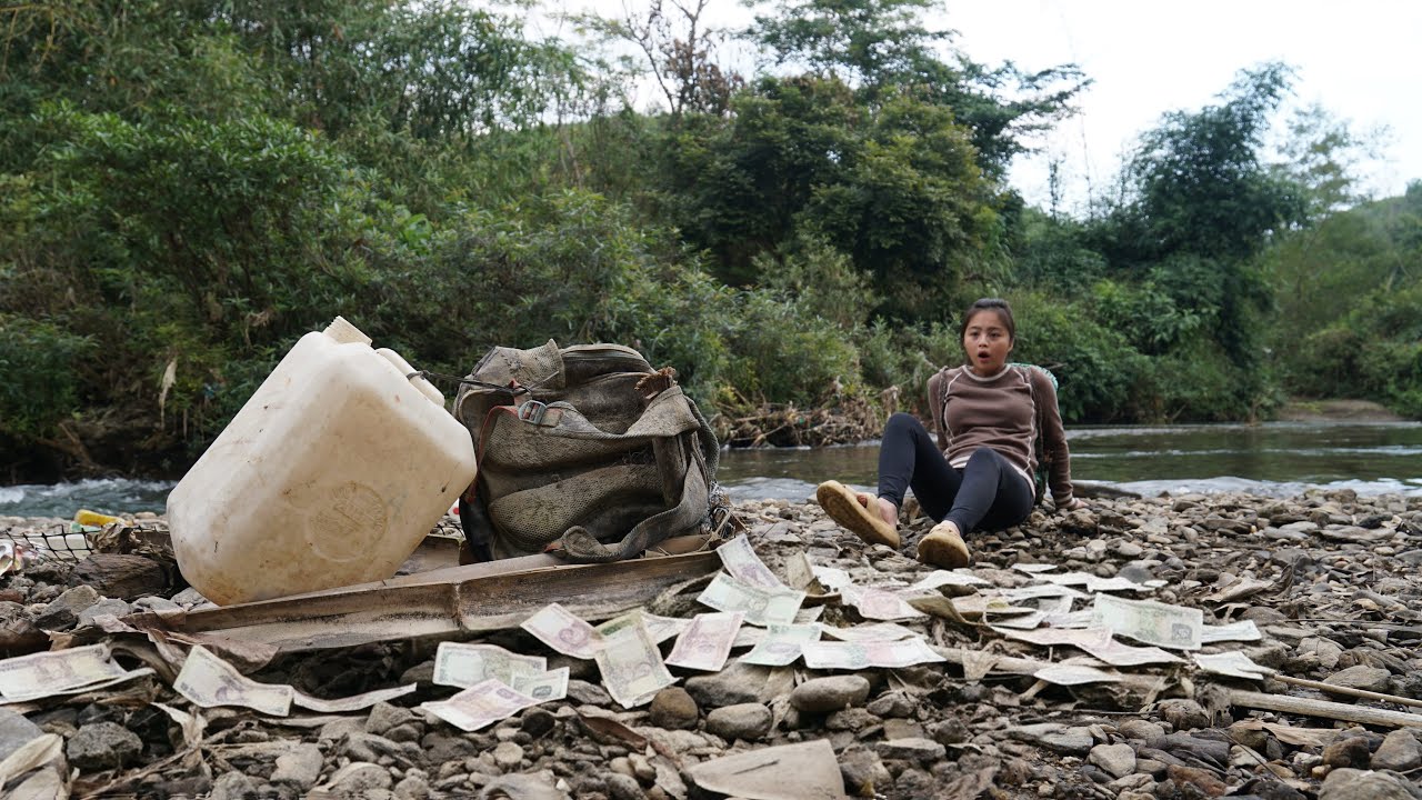 A single mother was lucky enough to discover two valuable items while collecting scrap metal