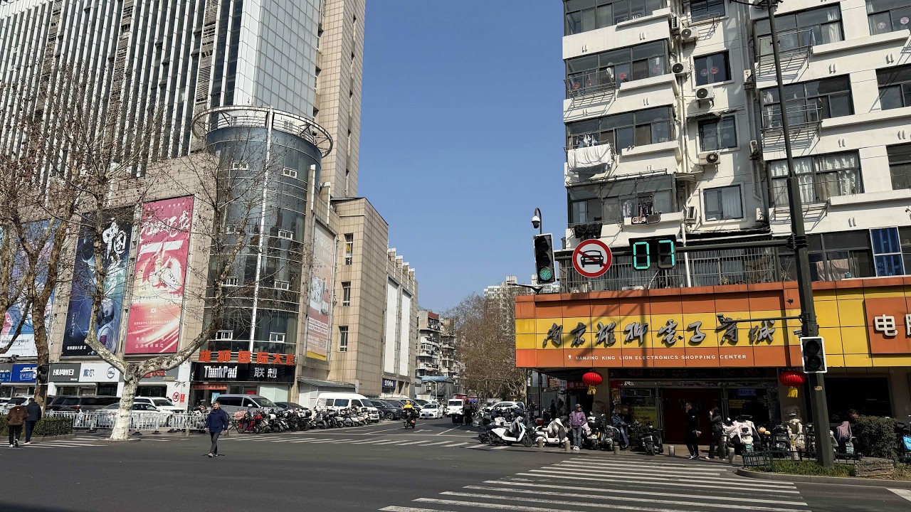 Walking Through China's Faded Tech Hub: The Fall of an Electronics Street | Nanjing 4K HDR｜南京珠江路电子街