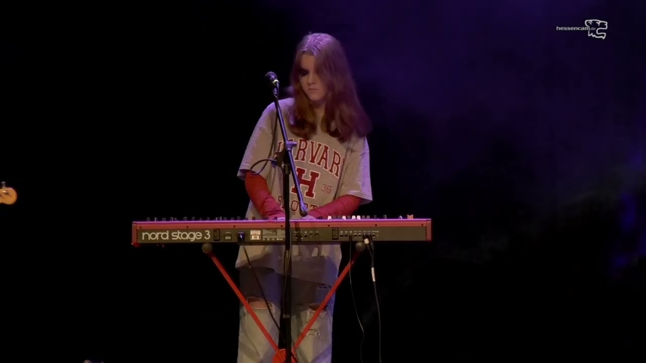 Нова сумна  Neu Traurig (The Sixsters live)