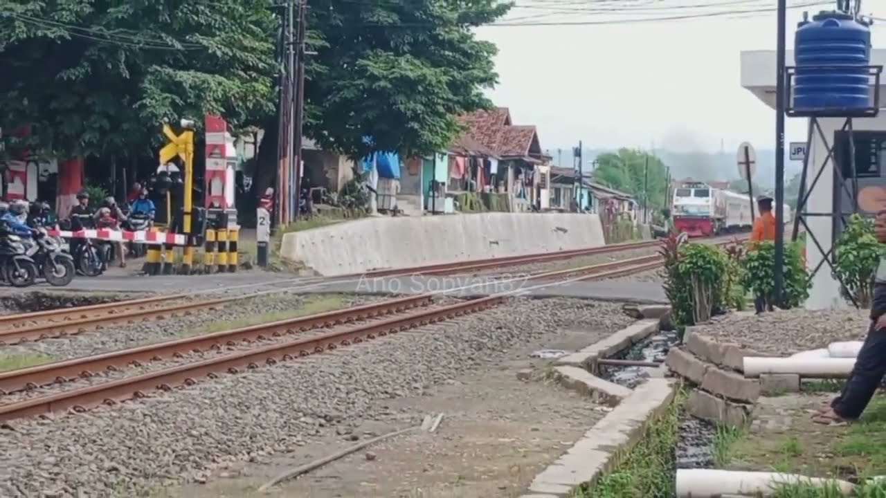 Kereta Api Serayu Purwokerto Pasar Senen Membawa 2 LD Gerbong Eksekutif