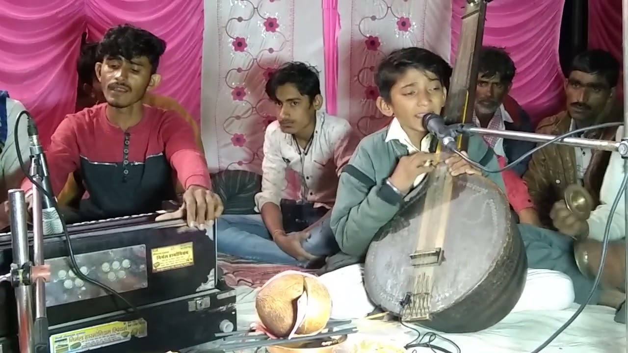 मेवडली अंधारी रात माता सामुंडा रे मधुर आवाज में ``बाल कलाकार= प्रकाश खट्टू``