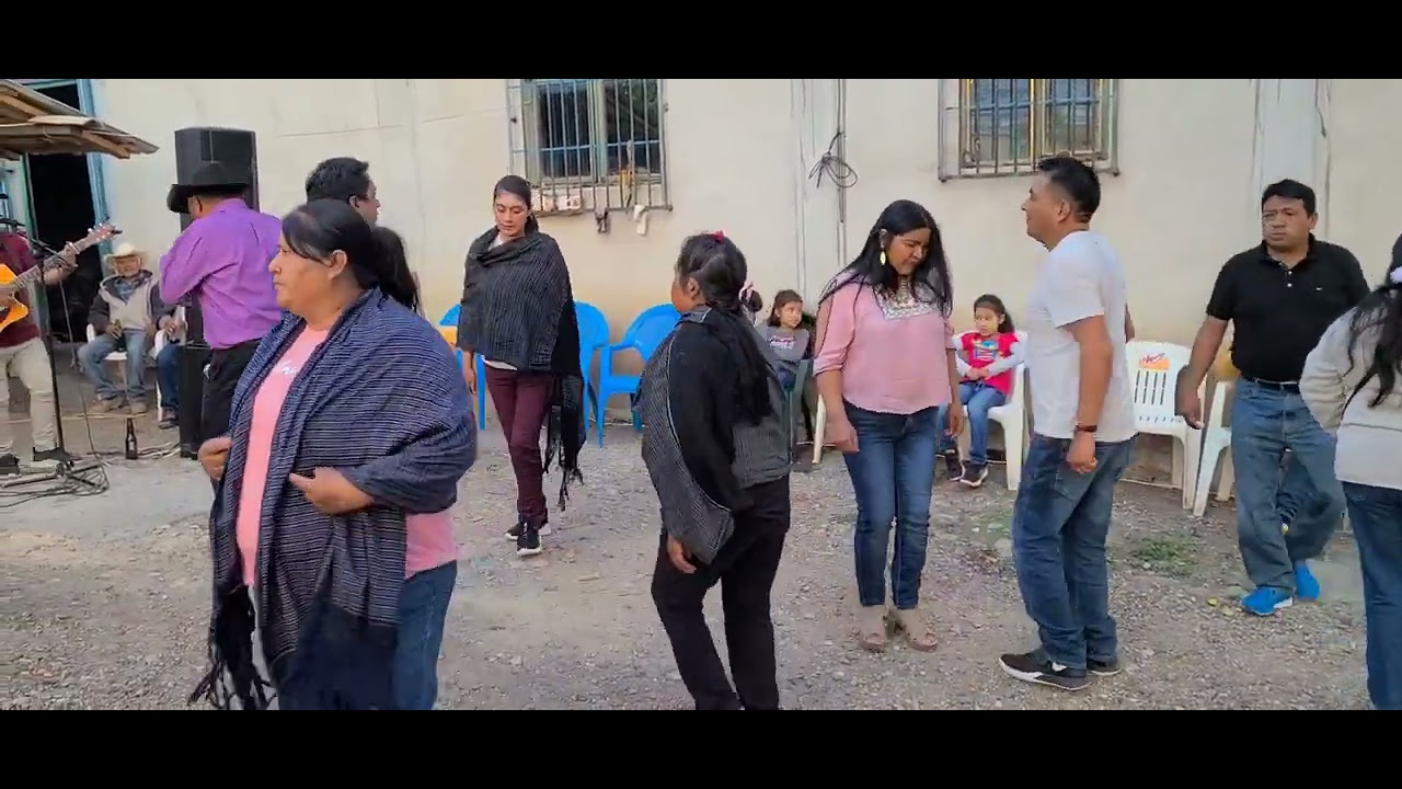 los imponentes de san juan y la gente bailadora de san juan mixtepec región de la mixteca de oaxaca