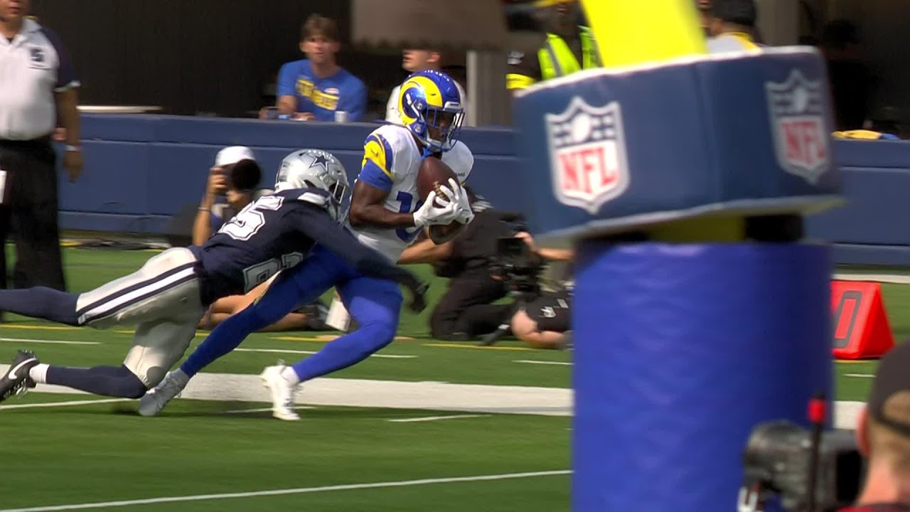 Xavier Smith sideline catch leads to Blake Corum touchdown