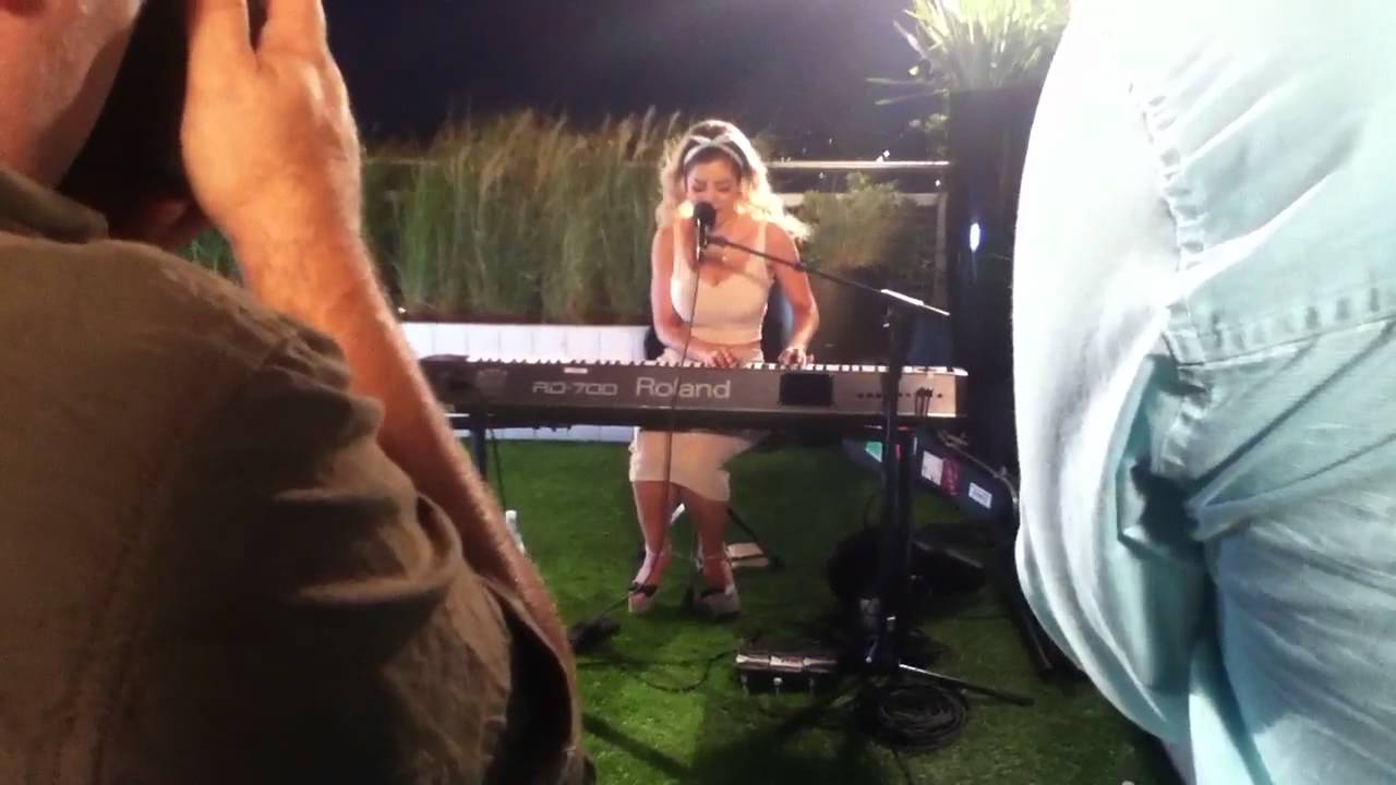 Marina And The Diamonds Performs 