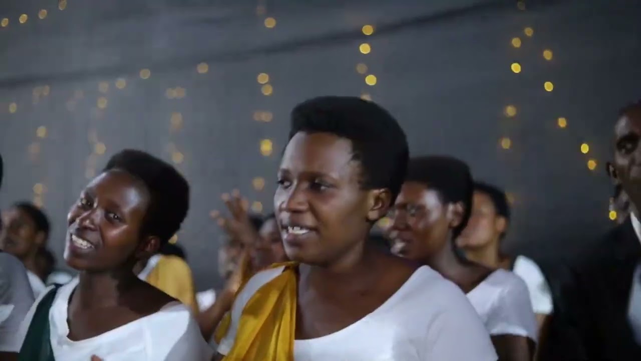 Kaza mwese dusangir ivyera vy’Imana mukuyiramya 