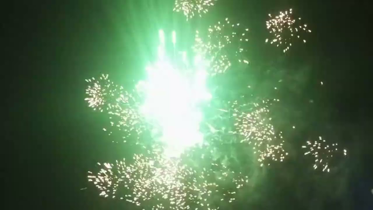 Красивый Новогодний салют. Новый Год 2025.