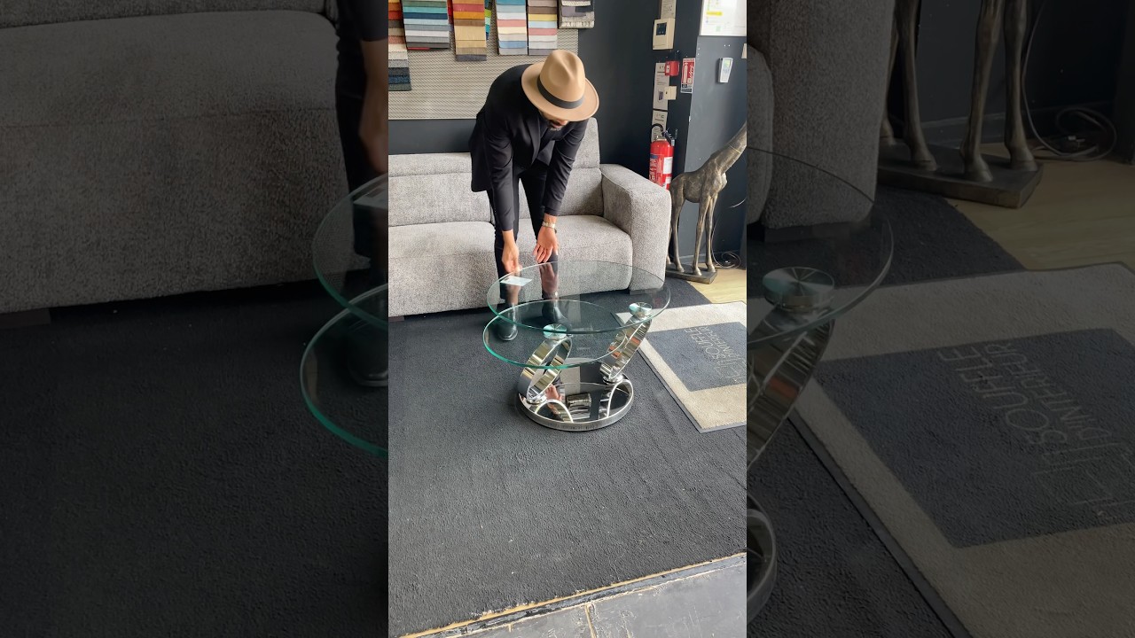 Table basse en verre ronde pivotante à découvrir au magasin de 10h à 19h ou souffleinterieur.com