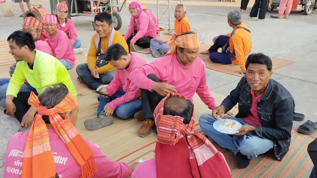บรรยากาศยามแลง บุญบ้านเพิ่นม่วนคัก.