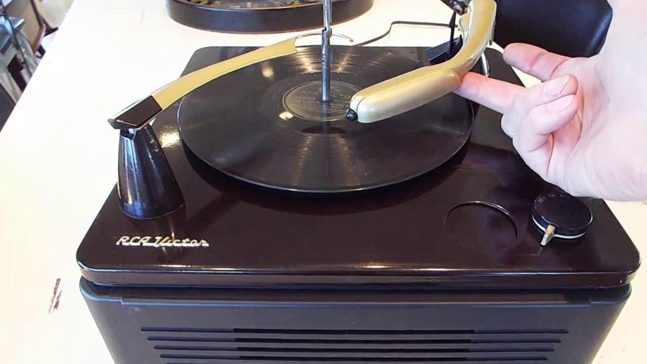 RCA Victor record player w automatic 3 speed changer playing a 78 RPM record.